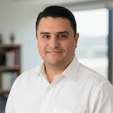 Alejandro Reyes, customer service leader
